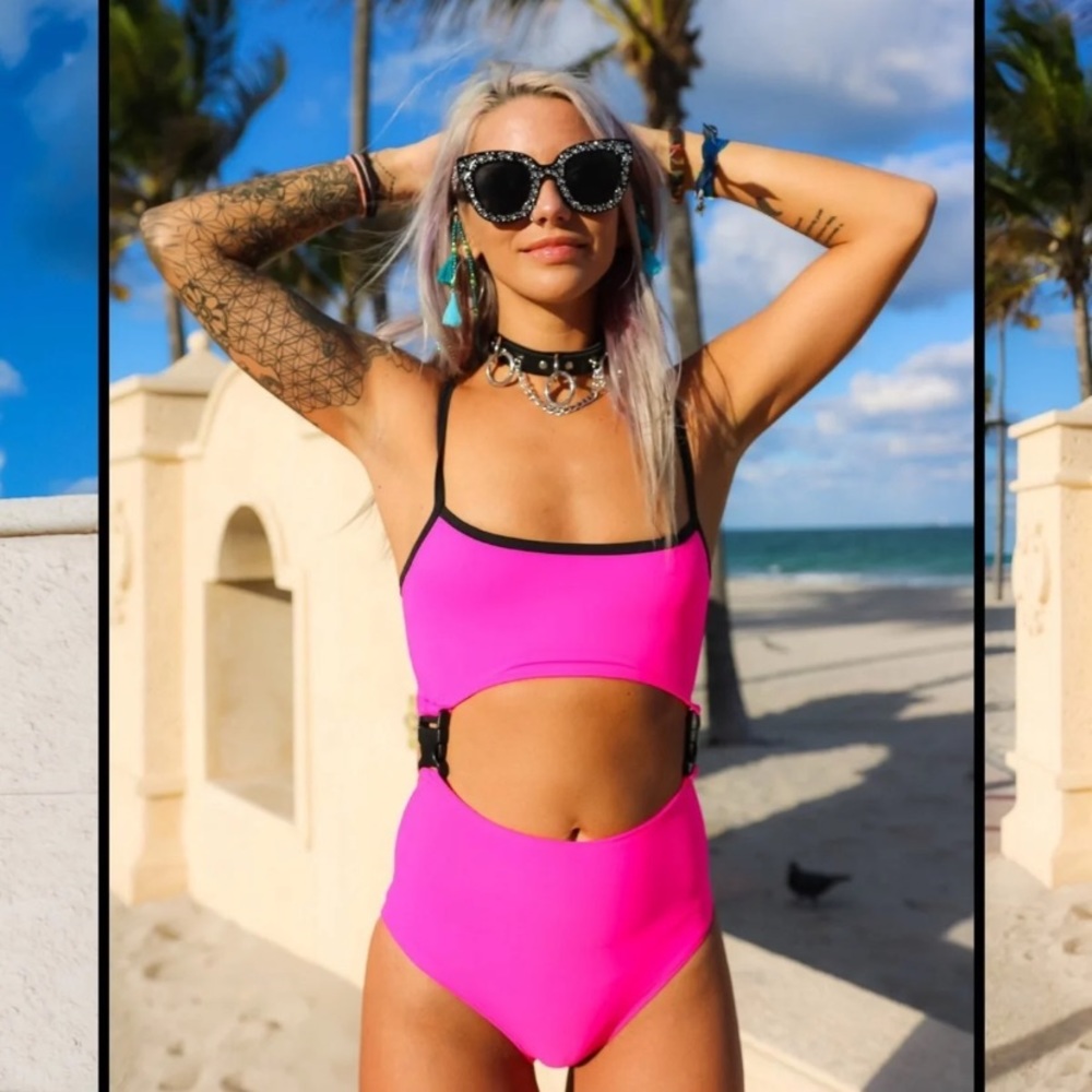 Rave with mi gentle alarma SOLD✨✨